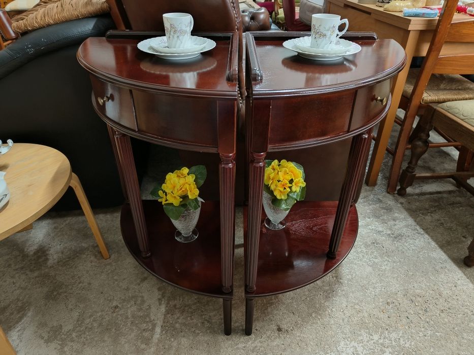 Комплект от две ъглови помощни масички