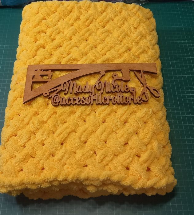 Paturica  bebelusi  pufoasa Hand Made  Dimensiuni 85/85 cm