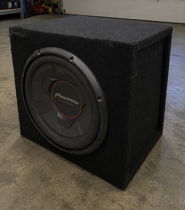 Subwoofer Pioneer 12" (30 cm) Slim .  Vând subwoofer Pioneer de 12" perfect funcțional.
