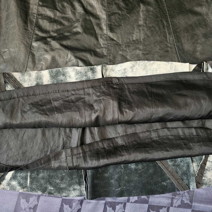 Дълга лъщяща черна кожена пола с подплата M-L размер