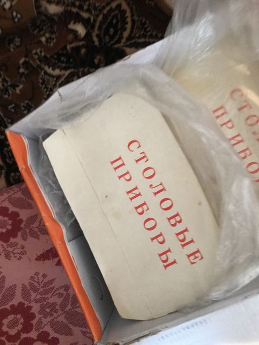 Столовые приборы( ложки, вилки из нержавейки, и простые десертные ложе