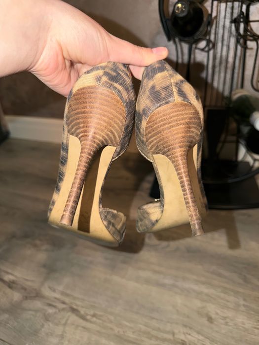 Pantofi cu toc GUESS