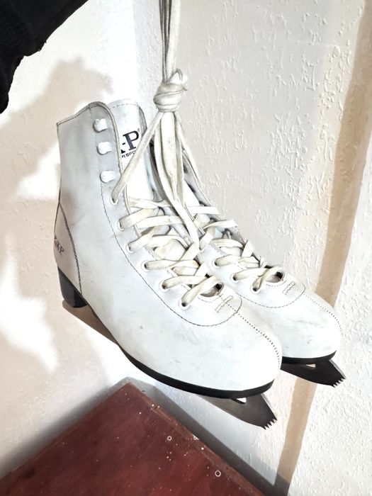 Коньки белый цвет 40 размер