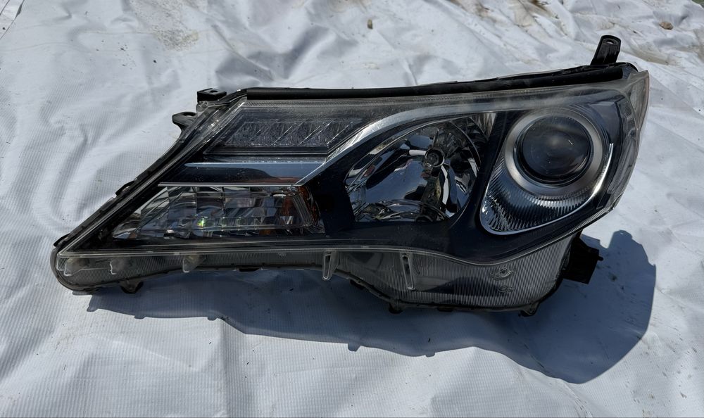 Ляв Фар Toyota Rav 4 2015г. Тойота Рав 4