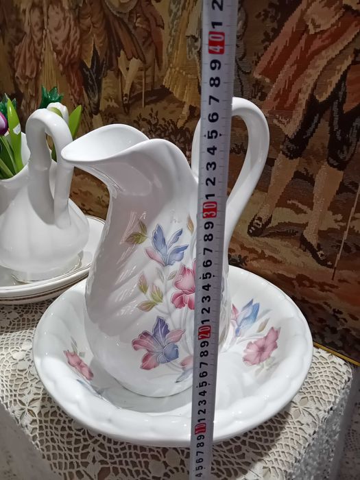 Порцеланови старинни комплекти за баня