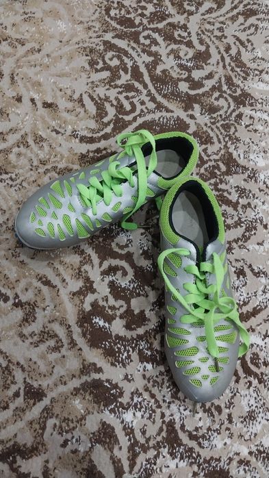 Продам шипованые кросовки 36 размер