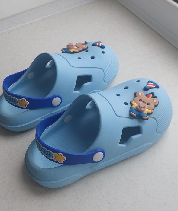 Продам детские кроксы