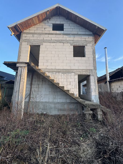 Casă P+M la roșu, teren 1600 mp schimb ap./garsonieră Pitești–Mioveni