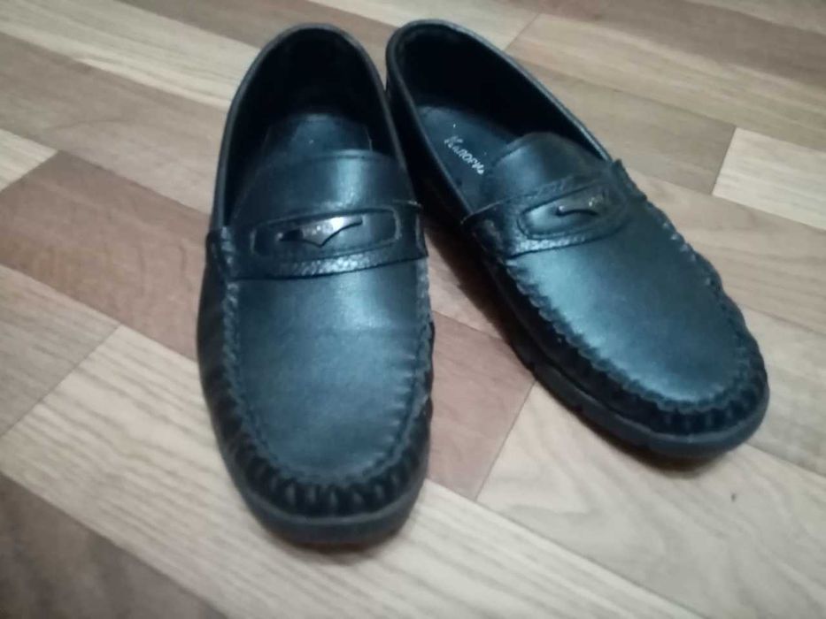 Продам обувь на школьника не дорого