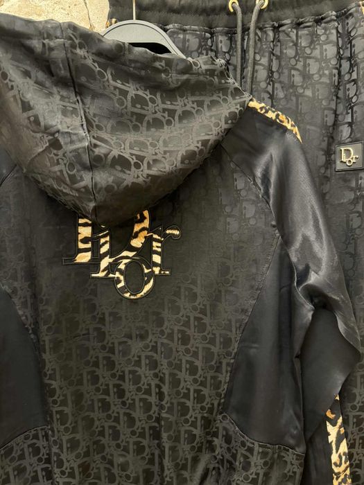 Дамски топ модели комплекти.