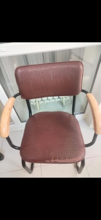 Продам БУ кресло кожзам