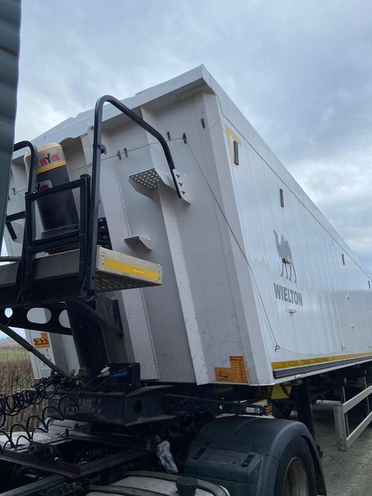 Vând semiremorci cerealele