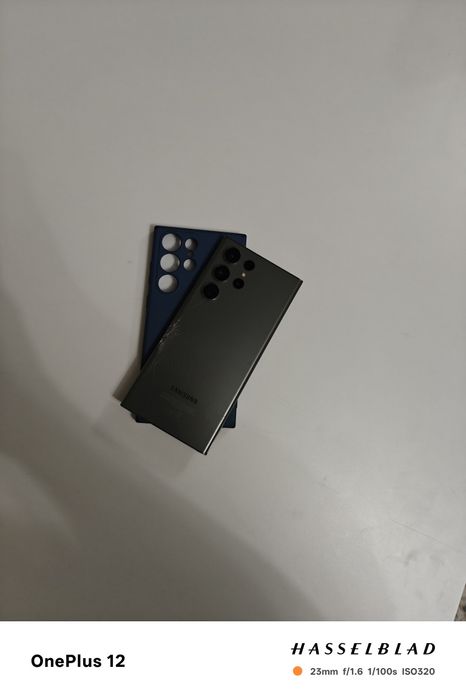 Самсунг с23 ультра,samsung s23 ultra со сломанной задней крышкой