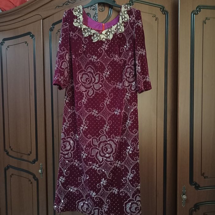 Kelinlar uchun koylak ishton qalpoqchasi bilan