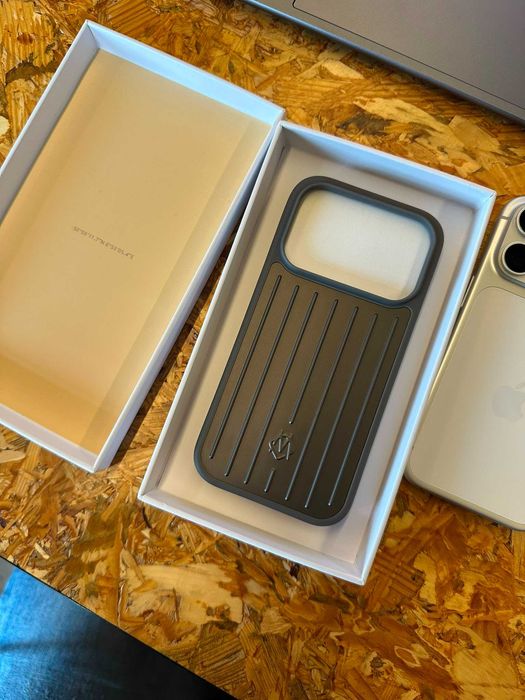 Husa iphone 17pro rimowa