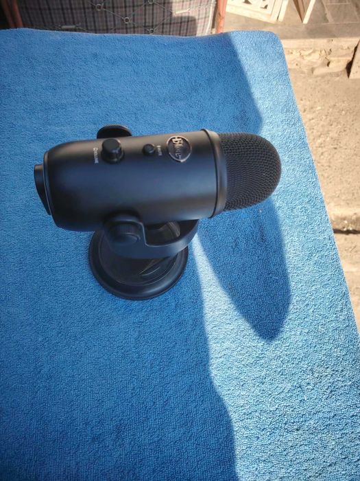 Microfon Logitech Creators Blue Yeti USB pentru Podcast