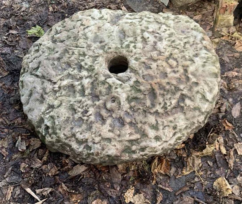 Воденичен камък/ колело за мелница / естествен камък