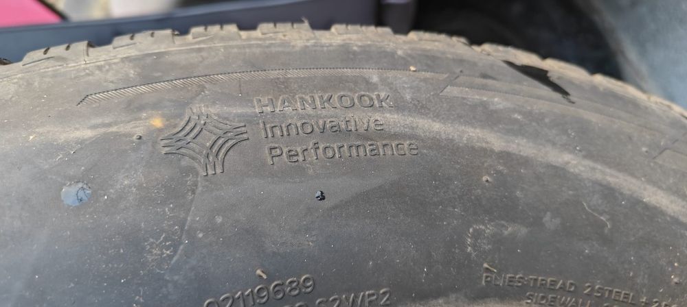 Roți iarnă complet VW Touareg 235/65/17 st. f. bună DOT 2422 Hankook