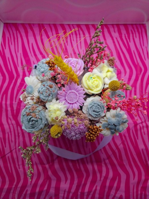 Вечен ,ароматен букет от соев восък,ръчно изработен.