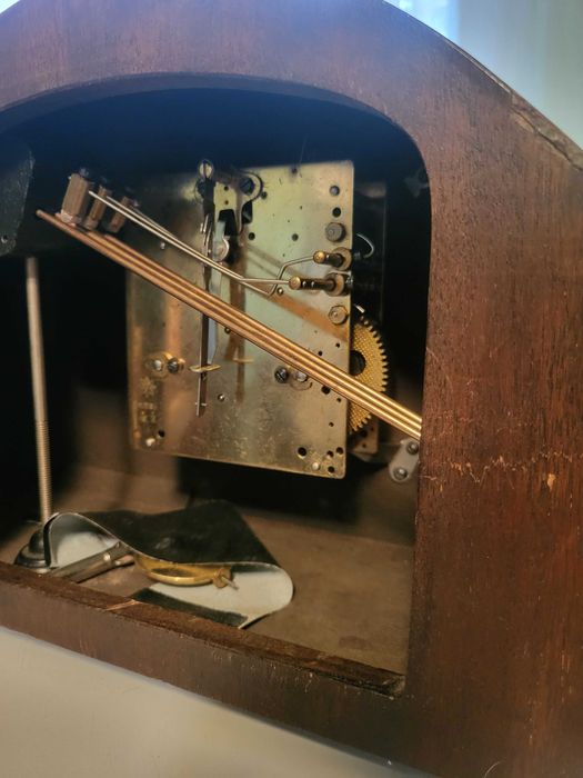 Стар античен часовник