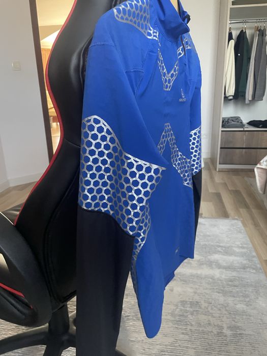 Vand bluza Salomon pentru sporturi ca noua