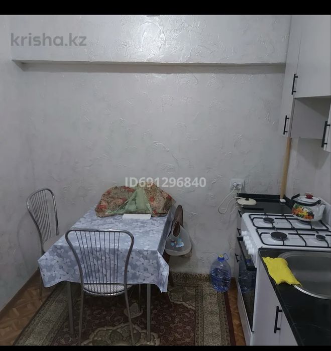 Продам двух комнатную квартиру .