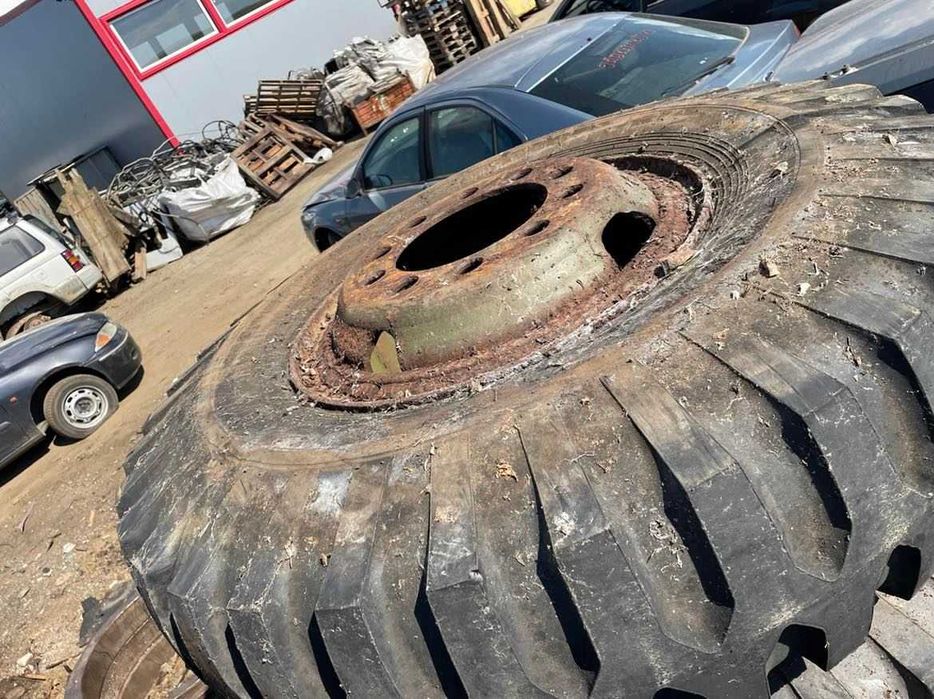 Бандажни гуми с джанти.