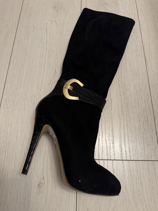 Cizme Guess Stiletto Negre, Piele Întoarsă, Cataramă Aurie