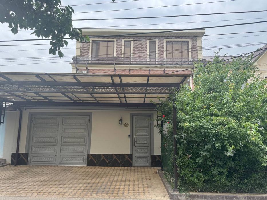 Продам дом. Три этажа. 8 спален. Пять сан узлов