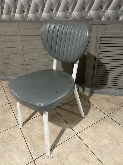 Табуретка стуля есть