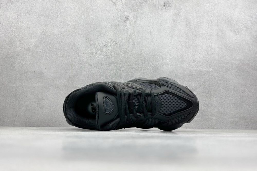 New Balance Triple Black