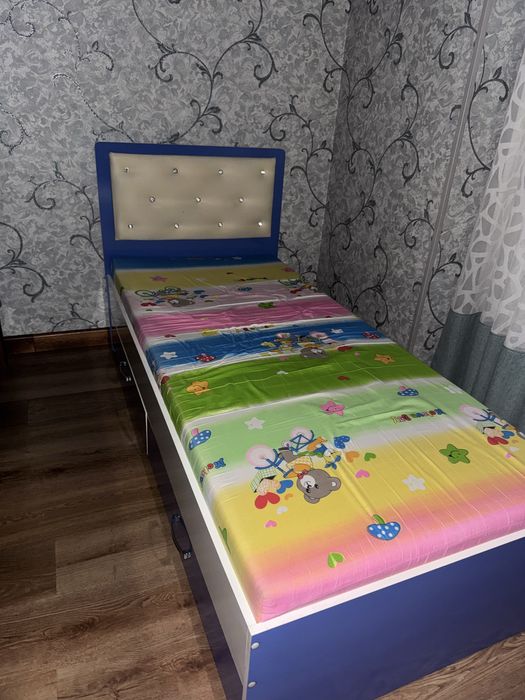 Крават размер 185х80 2та ва шкаф 1 та стол стул 1 та