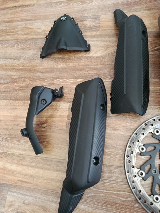 Части за Yamaha R1, ауспуси, дискове, накладки