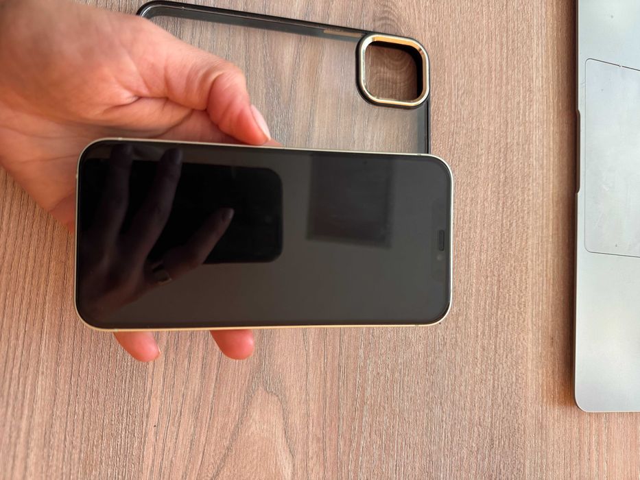 Iphone 12, 64GB, зелен + кейс и протектор (много запазен)