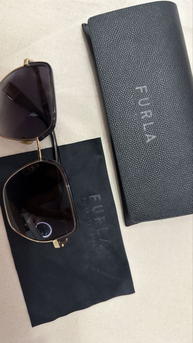 Дамски слънчеви очила FURLA с калъф и кърпичка