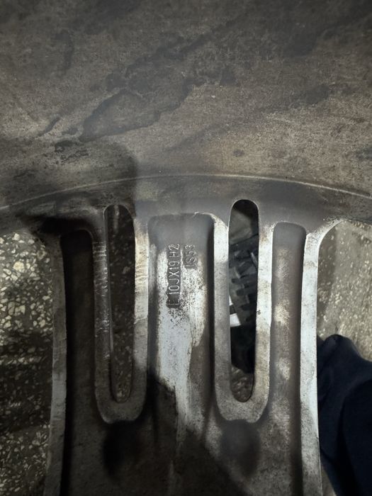 Roti bmw x5 x6 anvelope vara Pirelli foarte bune jante 19’’ foarte bun