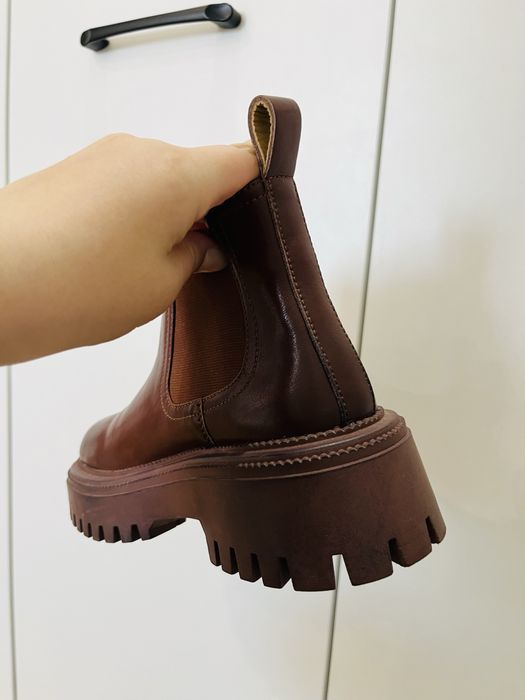 Модные ботинки челси