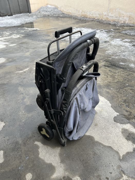 Коляска прогулочная