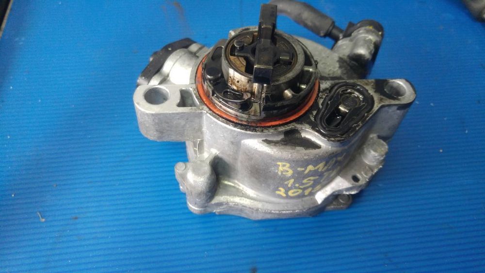 pompa vacuum ugjc 1.5 tdci  ford b-max fiesta focus 3 9804021880