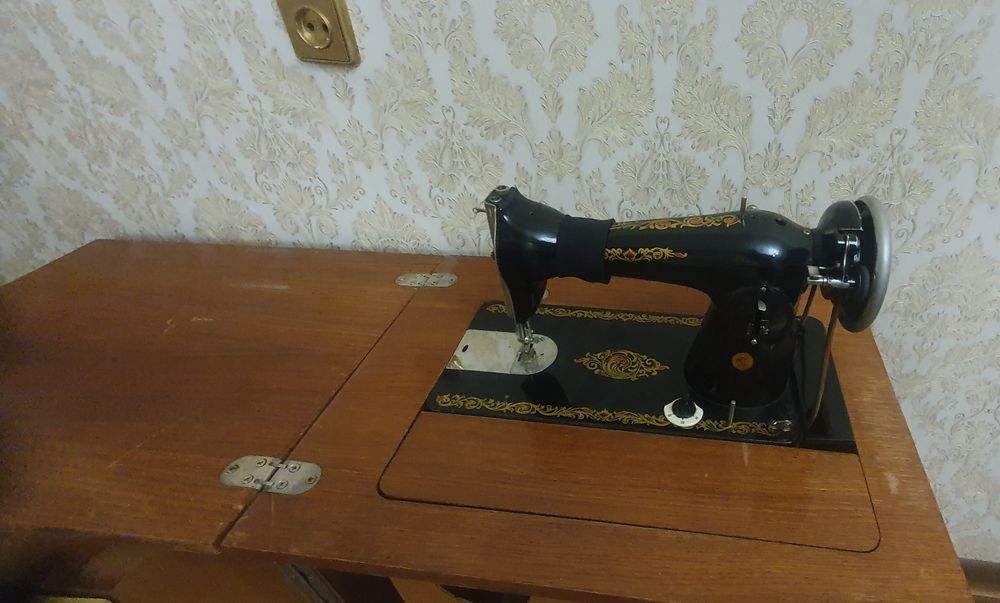 Продам швейную машинку