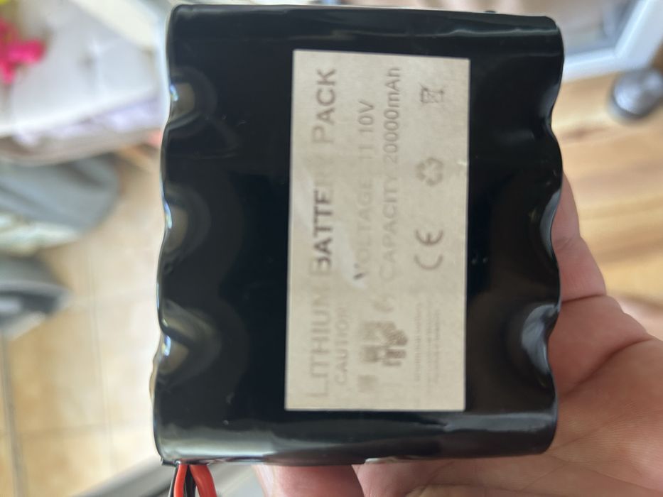 Лодка за захранка със gps и автопилот