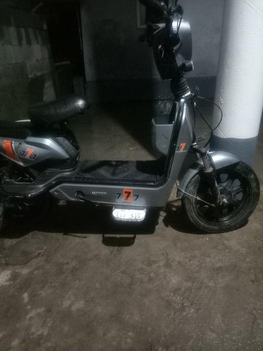 Продам скутер 777