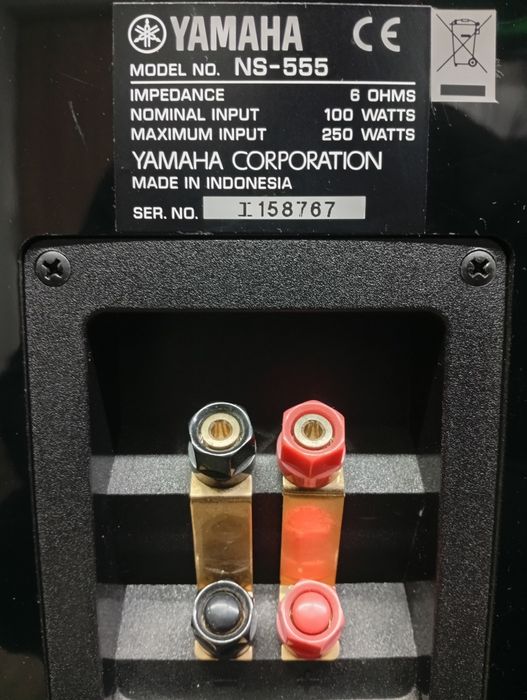 Тонколони YAMAHA NS-555 Black piano liqueur