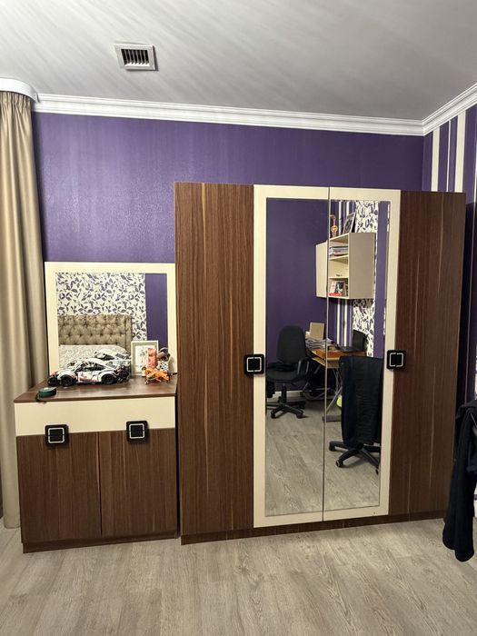 Продам шкаф с комодом