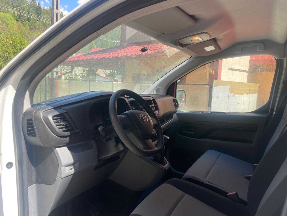 Vând autoutilitară Toyota Proace