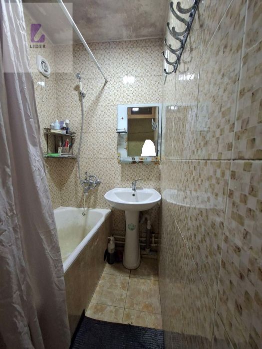 Продается 3 х комнатная квартира 2 этаж Середина