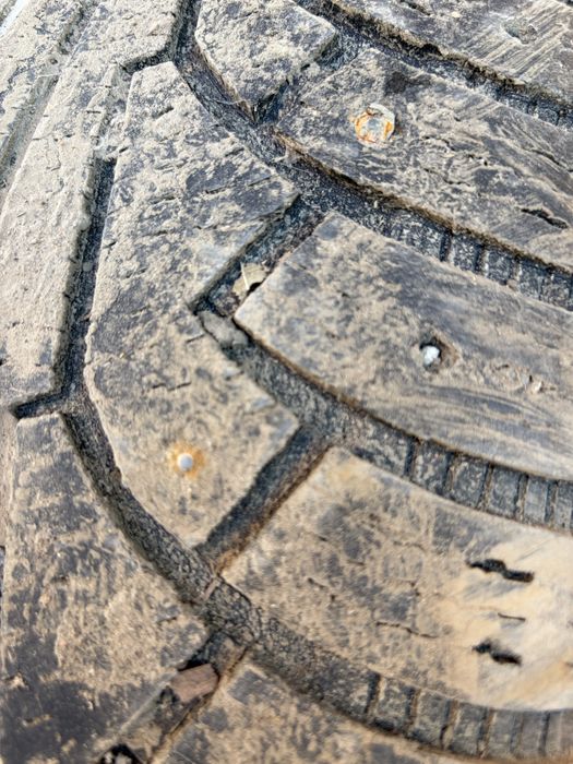 Зимние шины 265/65/17