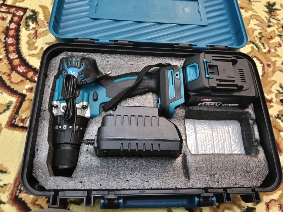 Ледобур в комплекте.