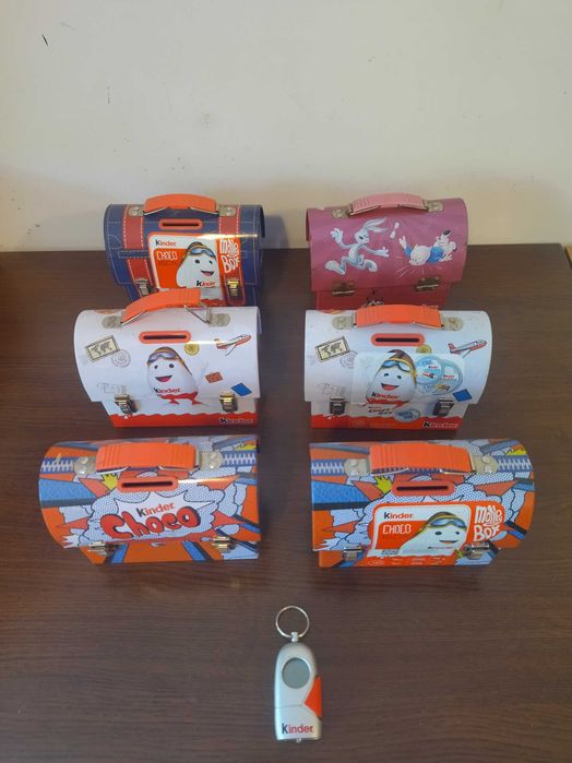 Продавам лот колекция KINDER играчки-пластмасови и плюшени.