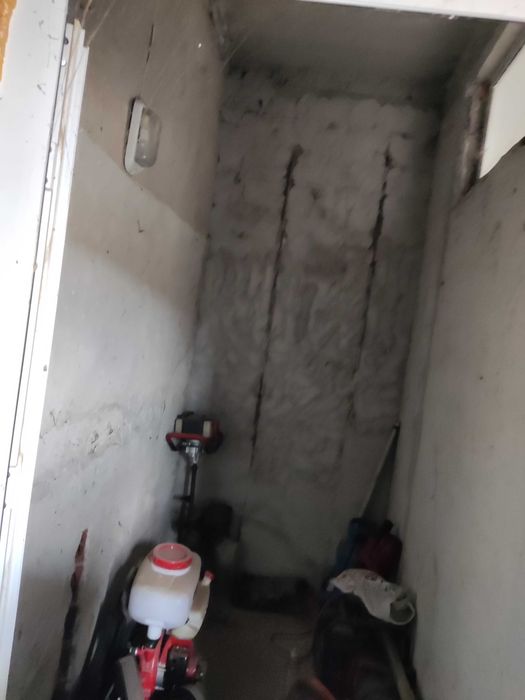 Под наем производствена сграда  1000 кв. м. и УПИ с площ 5000 кв. м.,